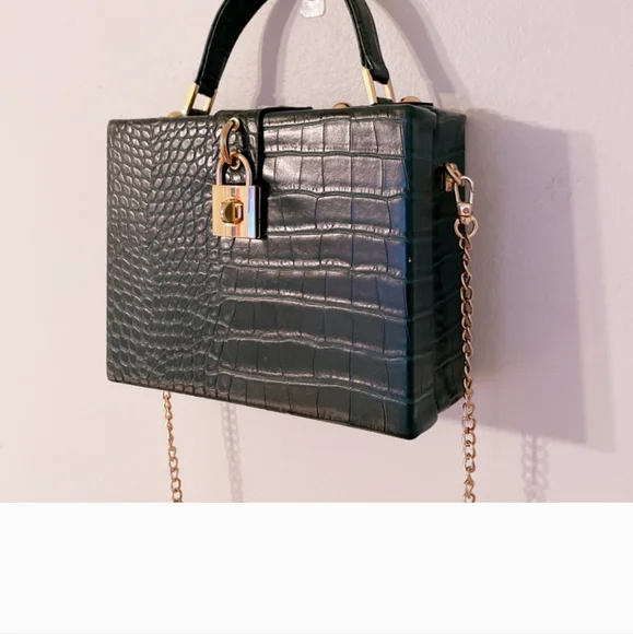 Woman's NWOT PURSE 👜 - Picture 8 of 11